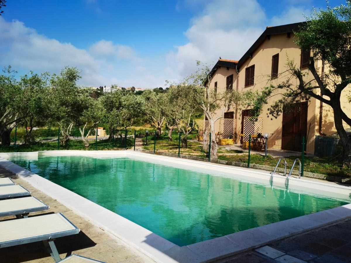 La Corte Degli Ulivi - Albergo Rurale Трезнурагес Экстерьер фото